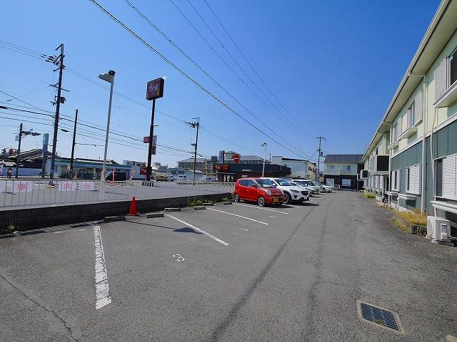 グリーンコーポ　Ａ・Ｂの駐車場|駐車場に車を止められます