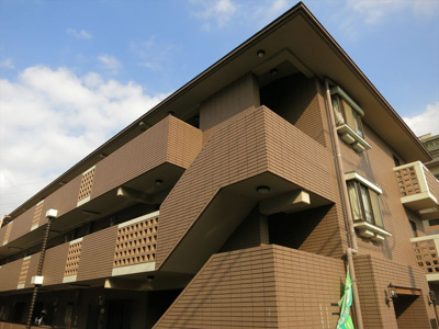 【外観】 | 綴マンション | 南向！緑あふれる住環境です！