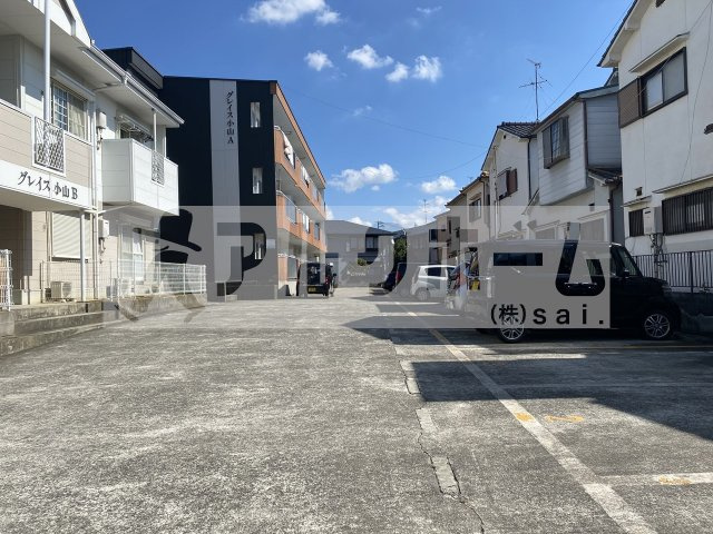 グレイス小山 Aの駐車場