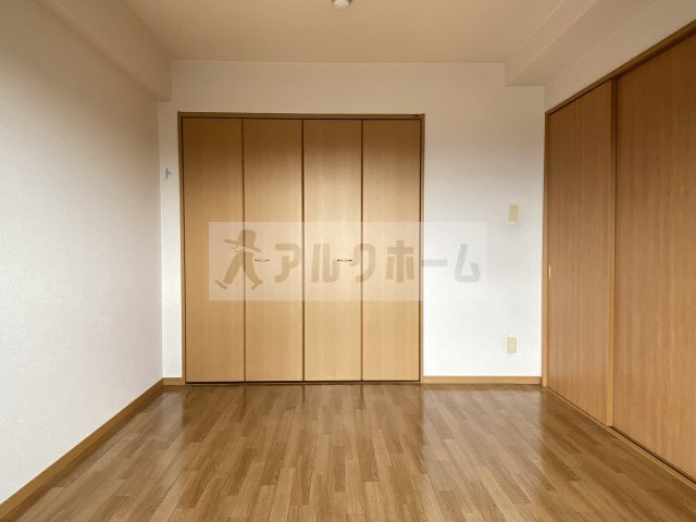 ヴァートゥールーツの洋室