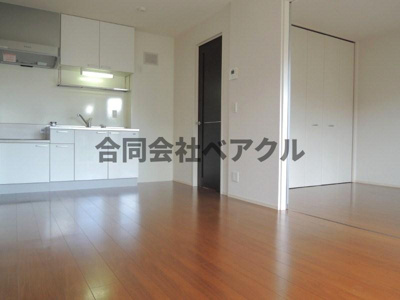 【居間・リビング】 | ウエストビレッジ桃山B棟 | おしゃれな居間です