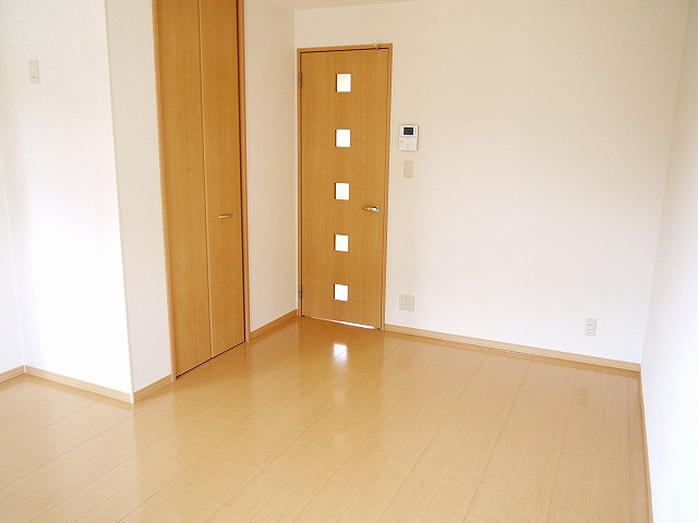 シャルマン高畑　Ｃ棟の居間・リビング|居間です