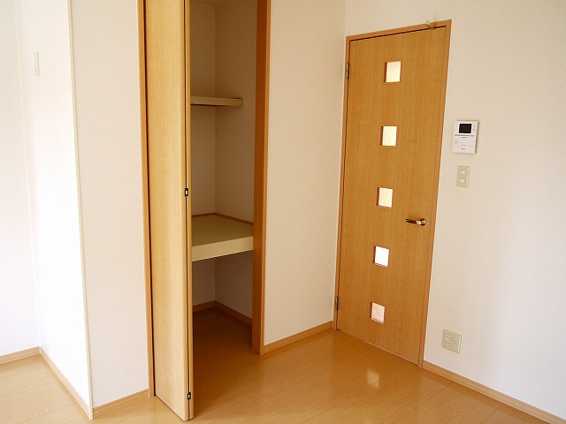 シャルマン高畑　Ｃ棟の収納|大きなものも収納できそうです