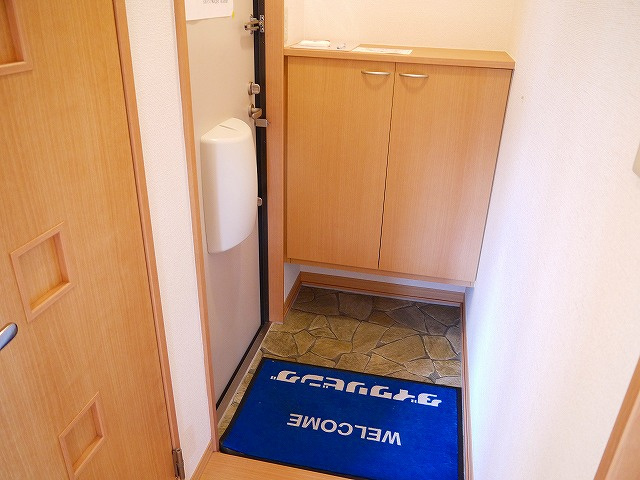 シャルマン高畑　Ｃ棟の玄関|玄関です