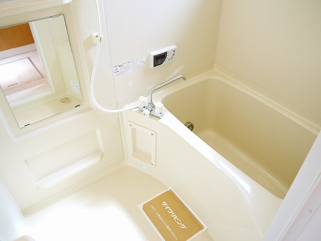 シャルマン高畑　Ｃ棟の浴室|落ち着いた空間のお風呂です