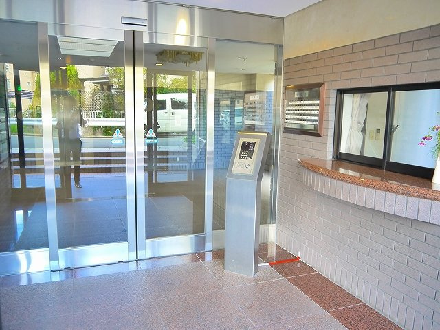 ヴェルナール富雄2番館のエントランス|毎日通るエントランスはこのようになっています