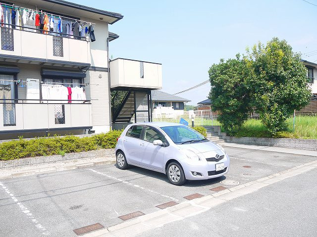 サニーヒルズ桜が丘の駐車場
