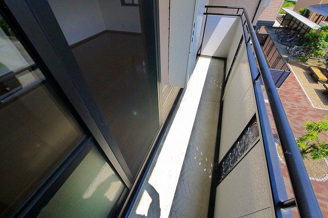 グランメール州見台　Ａ棟のバルコニー|バルコニーからの眺めを楽しみながら食事をしませんか