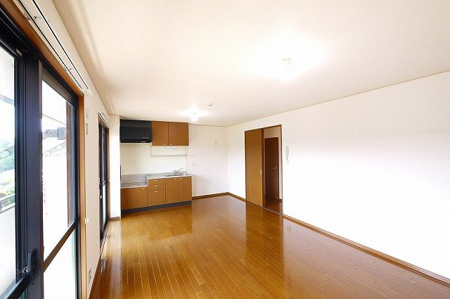 グランメール州見台　Ａ棟の居間・リビング|おしゃれな居間です