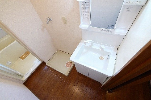 グランメール州見台　Ａ棟の洗面所|明るい洗面所です