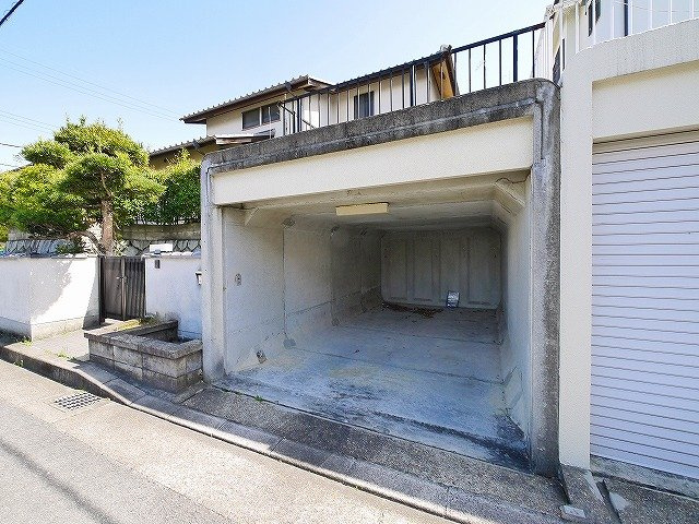 佐保台一戸建ての駐車場