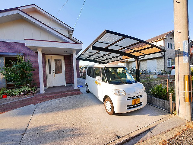 中島邸の駐車場