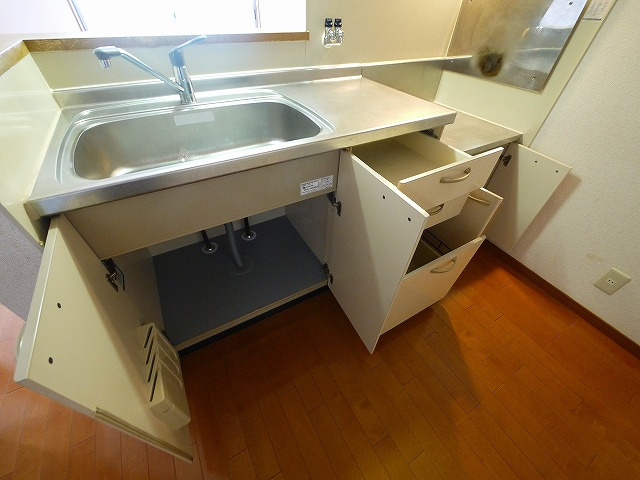 サテライトミーホA棟のキッチン|コンパクトなキッチンで掃除もラクラク