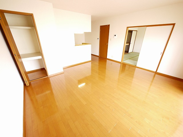 サテライトミーホA棟の居間・リビング|ゆったりとした居間です