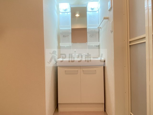 エルバウトの独立洗面台|エルバウト（柏原市古町　JR柏原駅）　シャンプードレッサー