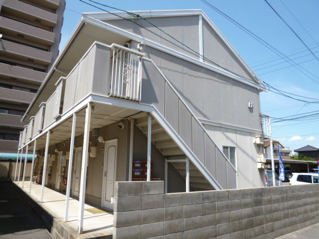 倉敷市川西町のアパートの外観