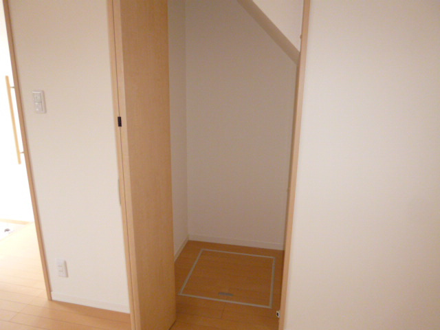シャーメゾン安原二番館の収納|階段下収納