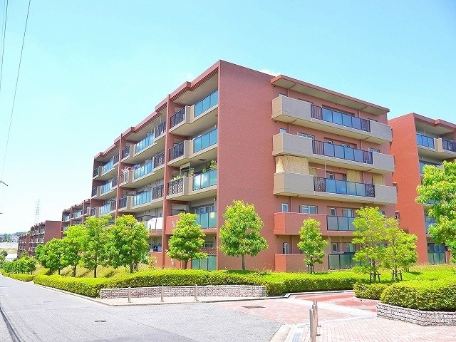 ナチュラガーデン高の原3番館の外観