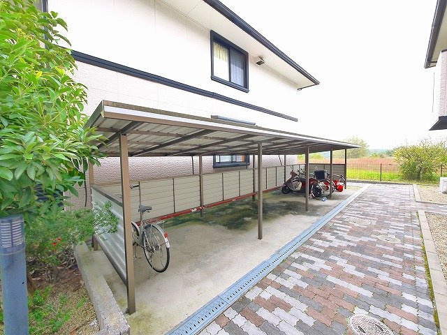 ビューテラスA（梅美台）のその他共用部分|屋根付きの駐輪場です