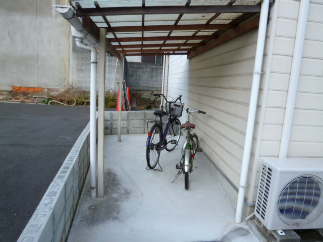 倉敷市栗坂のアパートのその他共用部分|自転車置き場