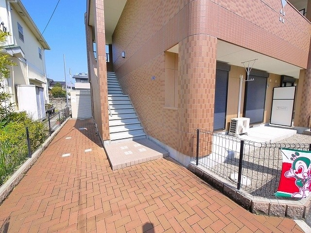 L・R都跡のエントランス|落ち着いたエントランスです