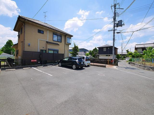L・R都跡の駐車場|車をお持ちの方に嬉しい駐車場付きの物件です