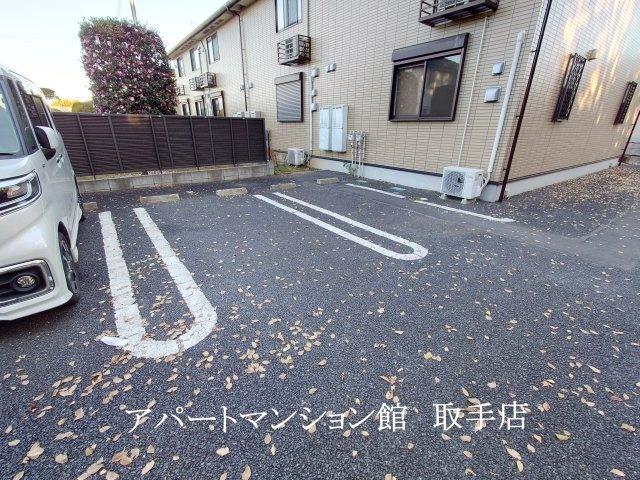 パークヒルズ利根壱番館の駐車場