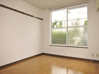 【洋室】 | ホワイトコーポＫ | 室内は明るいです。