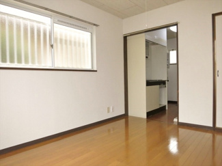 【洋室】 | ホワイトコーポＫ | 風通しも良好！