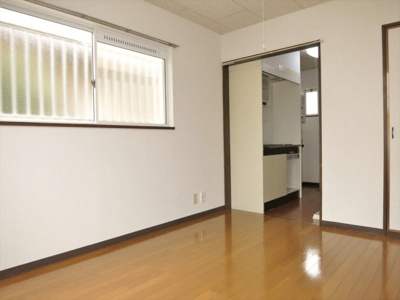 【洋室】 | ホワイトコーポＫ | 風通しも良好！