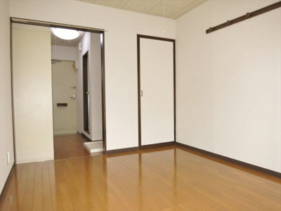 【洋室】 | ホワイトコーポＫ | 収納あり。