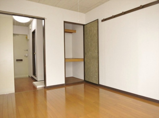 【洋室】 | ホワイトコーポＫ | 開けるとこんな感じです。