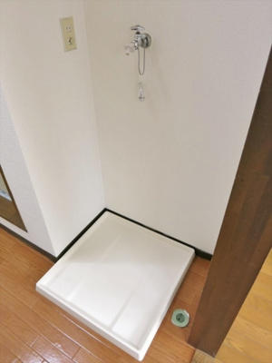 【設備】 | ホワイトコーポＫ | 室内洗濯機置場