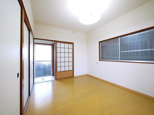 吹角借家の内装|明るい色調の室内です