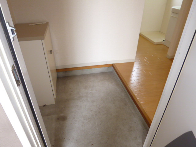 フレグランスまほろばＡの玄関