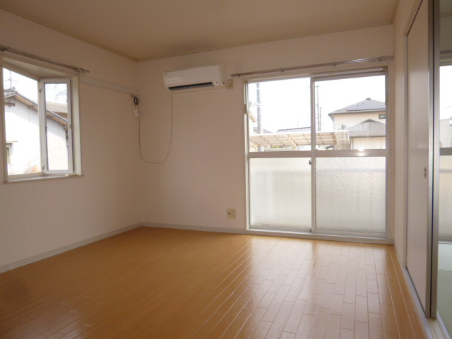 フレグランスまほろばＡの居間・リビング