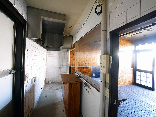 荒井ビル（北之庄町）のエントランス|建物の内部です