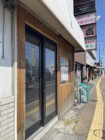 荒井ビル（北之庄町）のエントランス