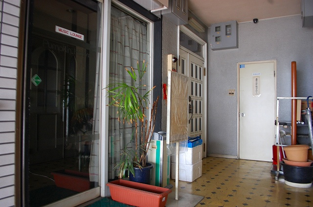 喜田ビルの玄関