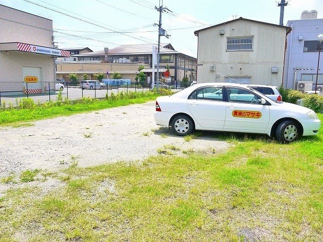 八条店舗の駐車場