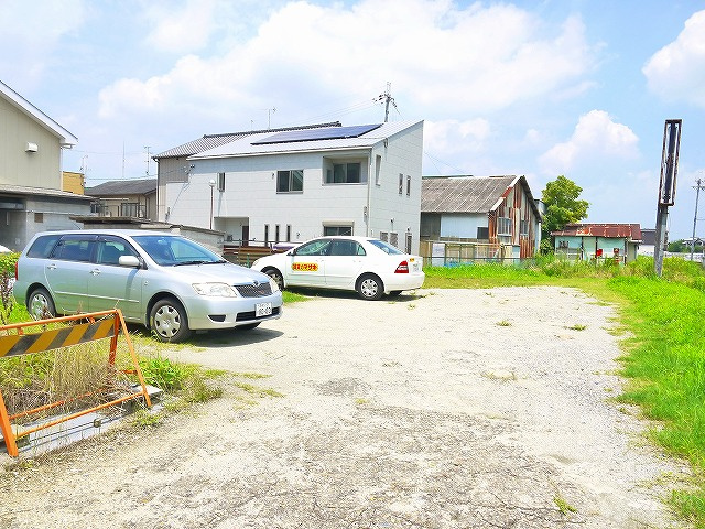 八条店舗の駐車場
