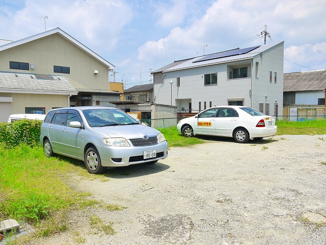 八条店舗の駐車場