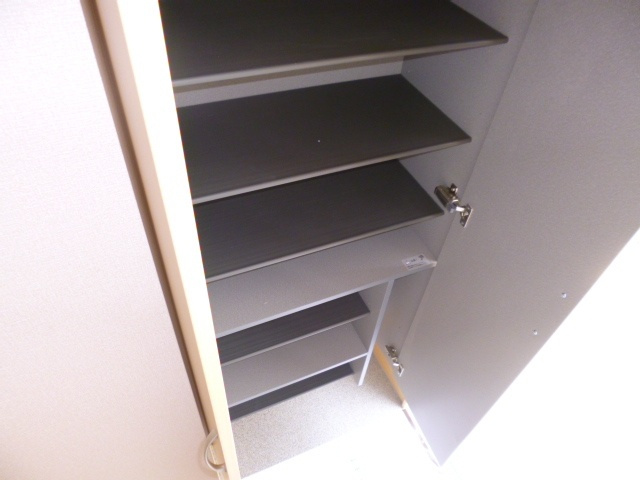 サンモールＡ棟の玄関