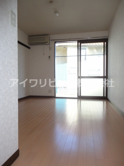 コーポ・ファミーユの洋室|【コーポ・ファミーユ】