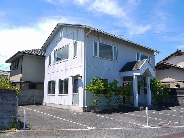 ｅ-ライフビル西大寺の外観