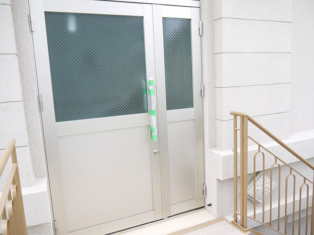 三条会館ビルの外観