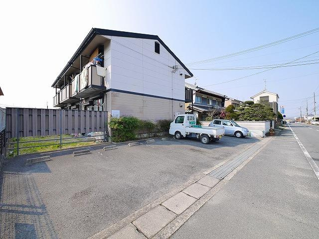 グランドゥール柳本の駐車場|駐車スペースもあります