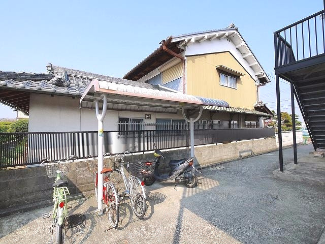 グランドゥール柳本のその他共用部分|自転車置き場です