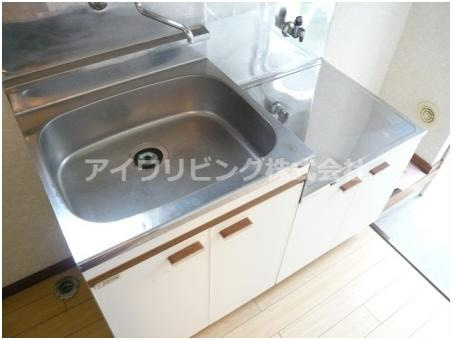 メゾンKNのキッチン|２口ガスコンロ設置可