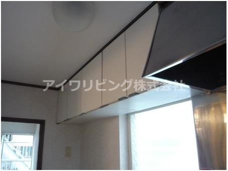 メゾンKNのキッチン|キッチン上部収納